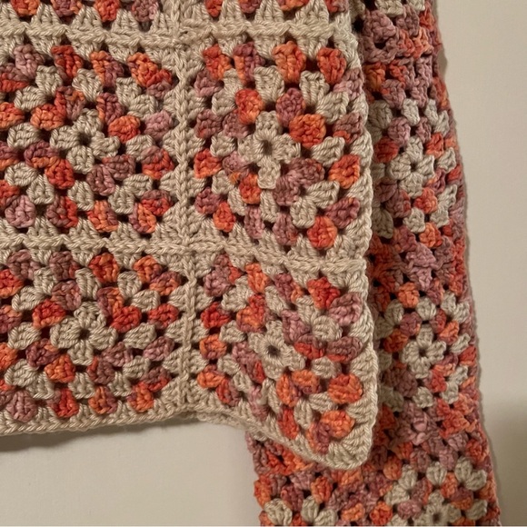 Handmade crochet top - Picture 2 of 8